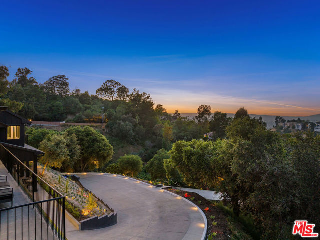 3140 Coldwater Canyon, Studio City CA: https://media.crmls.org/mediaz/053cd0e1-4071-4a48-a83e-02b3daec24fd.jpg