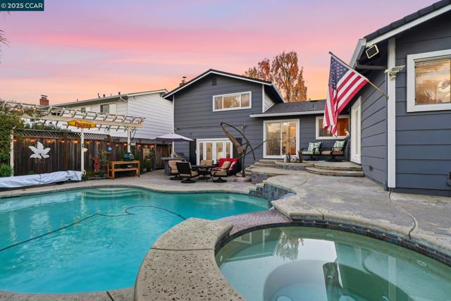 7519 Driftwood Way, Pleasanton CA: https://media.crmls.org/mediaz/053cf393-f59c-44fe-9571-ce0a8c9f4e89.jpg