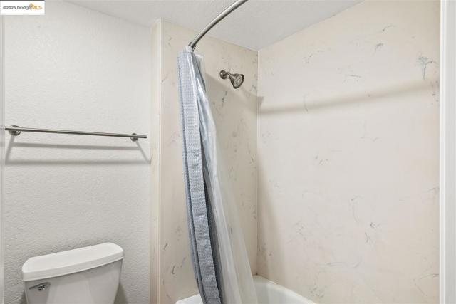 1301 Quarry Ct, Richmond CA: https://media.crmls.org/mediaz/053d84cb-5c54-45ec-be29-4024e96f5e20.jpg
