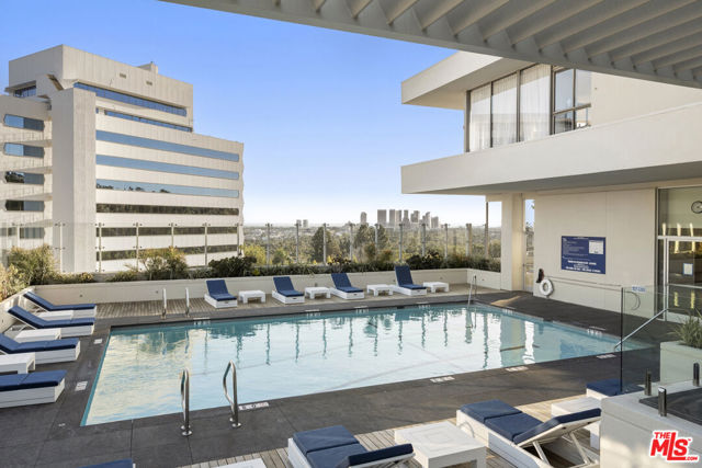 9255 Doheny Road, West Hollywood CA: https://media.crmls.org/mediaz/053dc367-397e-4599-93ba-ecedcd504729.jpg