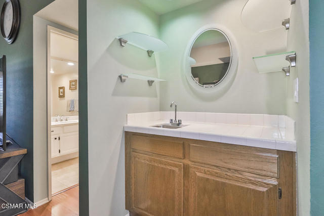 388 Country Club Drive, Simi Valley CA: https://media.crmls.org/mediaz/053deb85-bfa7-4ae5-a08b-1f698c5bc0da.jpg