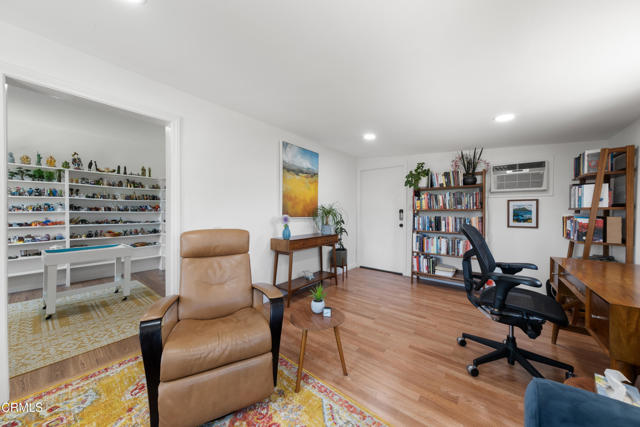 4702 Moore Street, La Crescenta CA: https://media.crmls.org/mediaz/053e0dee-7b74-40ff-acf4-f6d9e0b24961.jpg