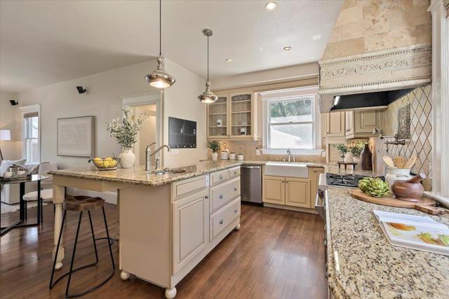 302 Los Gatos Boulevard, Los Gatos CA: https://media.crmls.org/mediaz/053e7455-7096-4598-bbd9-4ca9c0c474d5.jpg