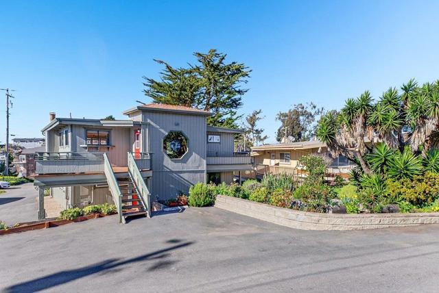 1 Gray Way, Watsonville CA: https://media.crmls.org/mediaz/053fe3bc-5a0f-4a78-9d1a-47fac86adb2e.jpg