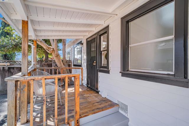 3780 Somerset Ave, Castro Valley CA: https://media.crmls.org/mediaz/05404cb9-a139-4940-94fe-d496995ddecf.jpg