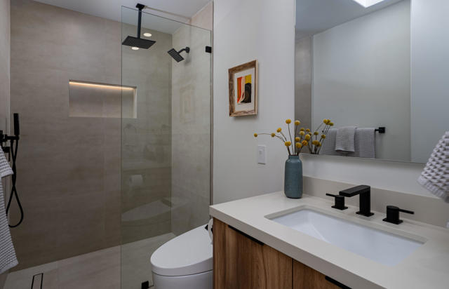 399 Desert Lakes Drive, Palm Springs CA: https://media.crmls.org/mediaz/05407335-1429-4245-b24a-2116467a88ea.jpg