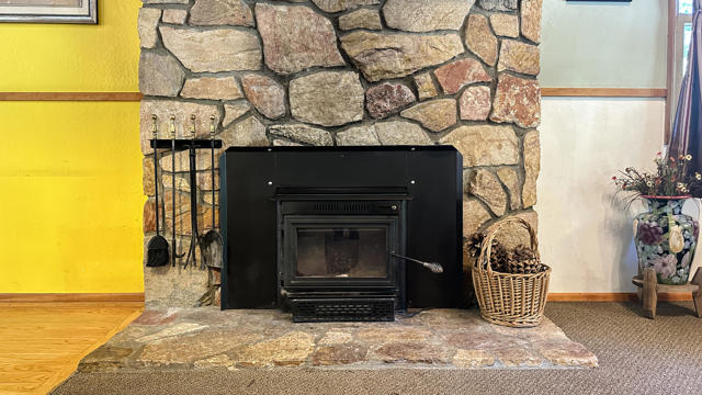 26748 Mcmahan, Idyllwild CA: https://media.crmls.org/mediaz/05418b09-c5a7-43b8-9208-5520451fdcd4.jpg