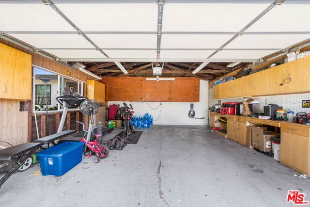 14034 Valerio Street, Van Nuys CA: https://media.crmls.org/mediaz/0541cdc4-9585-42d1-9bd8-167970d417bf.jpg