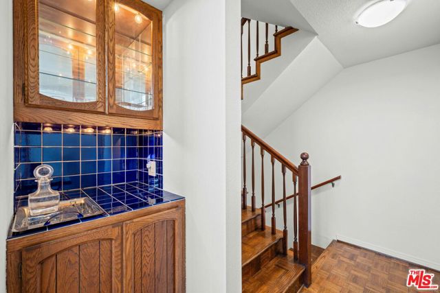 1141 17th Street, Santa Monica CA: https://media.crmls.org/mediaz/05420f38-b321-4f25-87e9-425f53a8fa7d.jpg