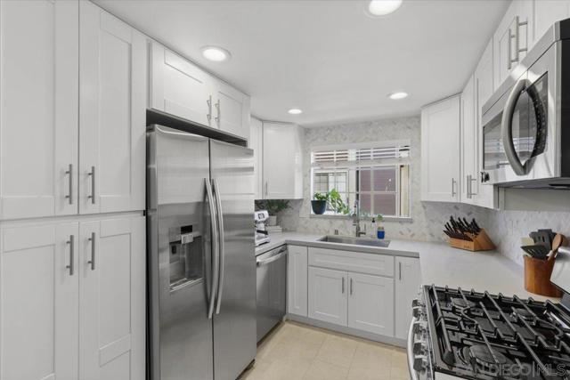 10180 Palm Glen Dr, Santee CA: https://media.crmls.org/mediaz/0542518d-88da-480c-9a7a-a8afc72edf95.jpg