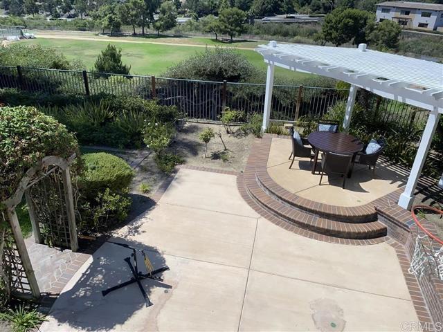 3364 Avenida Nieve, Carlsbad CA: https://media.crmls.org/mediaz/05427d9d-a352-4b53-bcad-a780f3d559b8.jpg