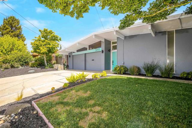 5893 Highwood Rd, Castro Valley CA: https://media.crmls.org/mediaz/05428abf-353a-45f0-9b1b-2d08d3e2a0d0.jpg