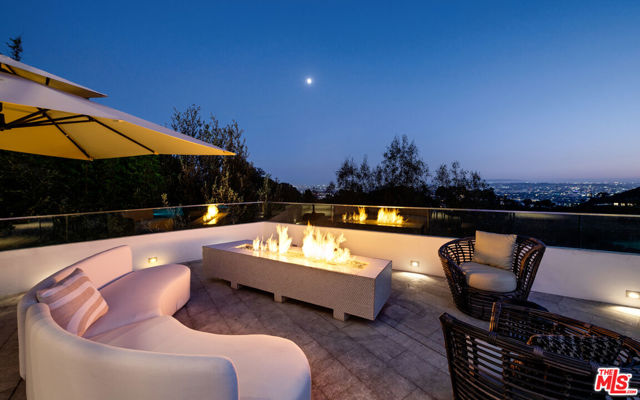 7080 W MULHOLLAND Drive, Los Angeles CA: https://media.crmls.org/mediaz/0542b535-08ca-4b41-8339-45606647525c.jpg