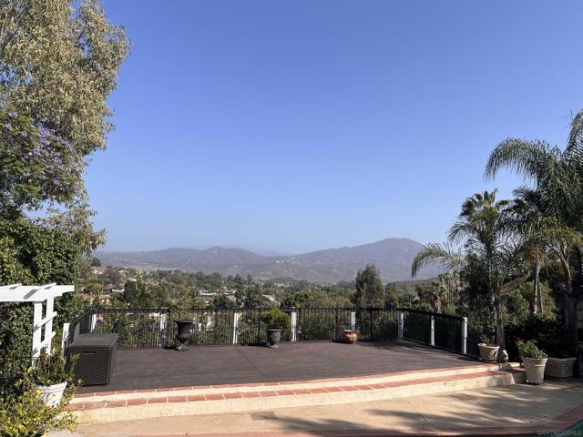 11339 Rolling Hills Dr, El Cajon CA: https://media.crmls.org/mediaz/0542dece-271f-45f1-a7cd-139328bd5b31.jpg