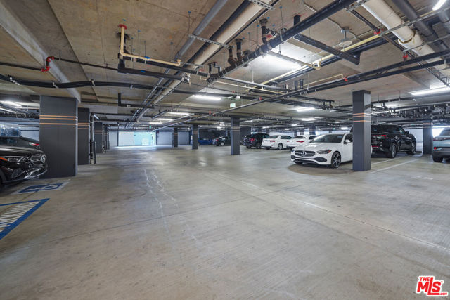 5800 Harold Way, Los Angeles CA: https://media.crmls.org/mediaz/0543163e-8be1-4b5c-80b1-9e6cc345eb37.jpg