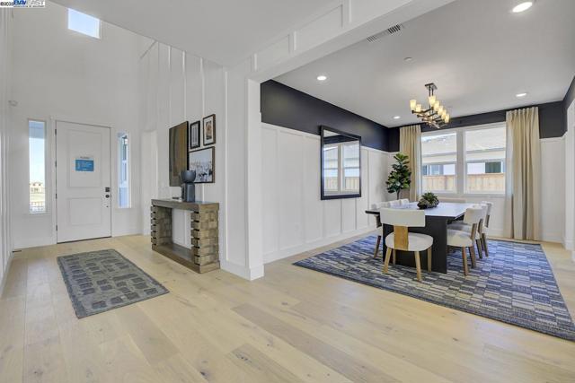 319 W Calabria Drive, Mountain House CA: https://media.crmls.org/mediaz/05431a5b-2f6c-427c-958b-0b77865bc4ee.jpg