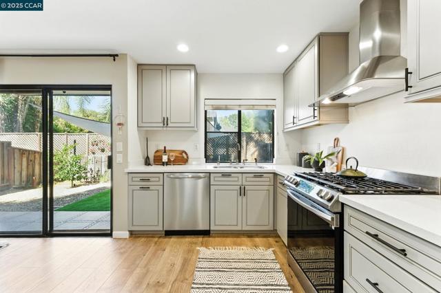 1660 San Luis Rd, Walnut Creek CA: https://media.crmls.org/mediaz/054340ed-1544-4114-ab56-c7c3bff2ef8a.jpg