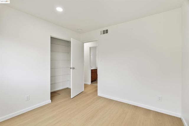 2847 Shane Dr, Richmond CA: https://media.crmls.org/mediaz/0543abc1-de8c-4b7c-bbac-e3327105a46a.jpg