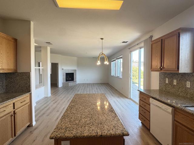 Image 8 of 30 For 46197 Via La Tranquila