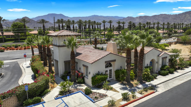 47788 Dancing Butterfly, La Quinta CA: https://media.crmls.org/mediaz/0544cb26-b7a5-414a-9b7e-2436f3f37f9c.jpg