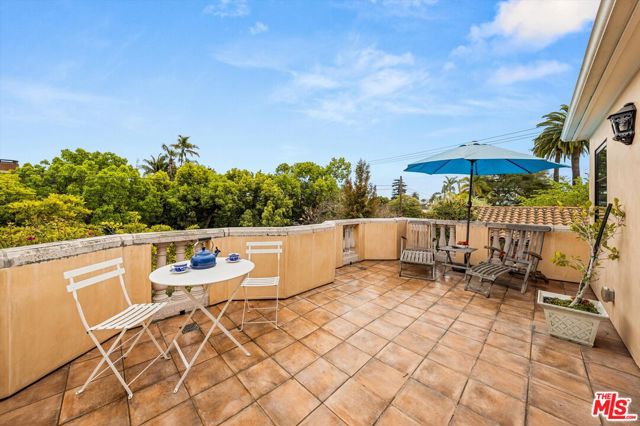 305 E Islay Street, Santa Barbara CA: https://media.crmls.org/mediaz/0544e5bc-10b1-441d-a995-11bc2ff95578.jpg
