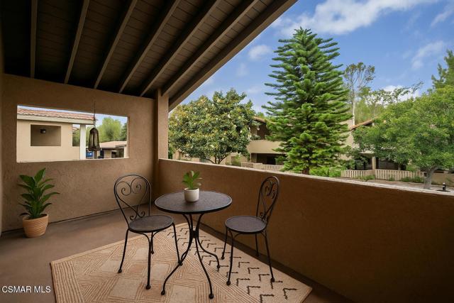 460 Arbor Lane Ct, Thousand Oaks CA: https://media.crmls.org/mediaz/0544eebe-692b-4b5d-80be-61ca46b4c789.jpg