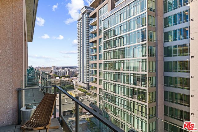 1111 S Grand Avenue, Los Angeles CA: https://media.crmls.org/mediaz/05453cd2-20ed-4f78-8ba0-8abdce0385b9.jpg