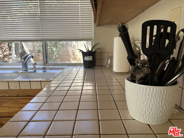 3202 Angeleno Place, Palmdale CA: https://media.crmls.org/mediaz/0545d129-c24a-4876-b738-a2707f53d44b.jpg
