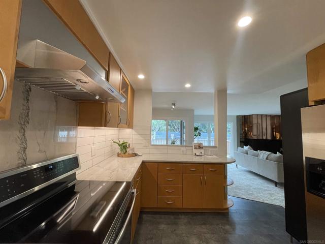 Image 6 of 31 For 2610 Torrey Pines Rd  D25