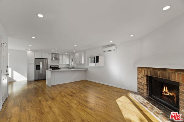 12219 Culver Boulevard, Los Angeles CA: https://media.crmls.org/mediaz/05460769-1686-49fe-a86d-01281e8593fa.jpg