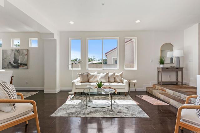 2490 Bear Rock Gln, Escondido CA: https://media.crmls.org/mediaz/0546a706-2867-4b19-bc9d-92c4a07778cf.jpg
