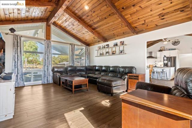 3164 Bixler Rd, Brentwood CA: https://media.crmls.org/mediaz/05478a94-34e7-43fb-aae5-0f844758290a.jpg