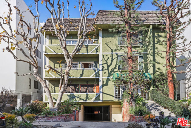 10965 Rochester Avenue, Los Angeles CA: https://media.crmls.org/mediaz/0547ed32-9b65-47de-9c8d-3f102c08081a.jpg