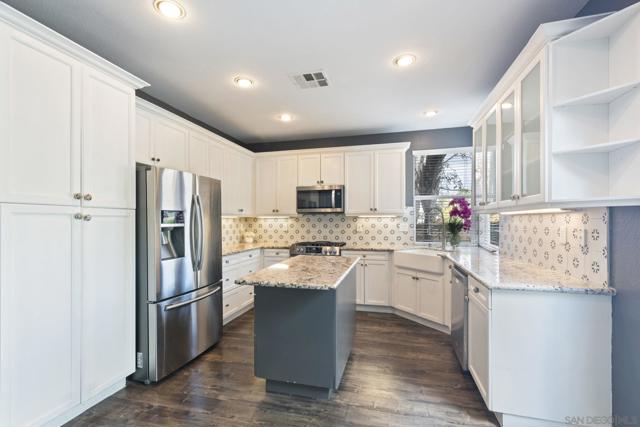 11927 Dapple Way, San Diego CA: https://media.crmls.org/mediaz/05487bc1-f9cf-46db-b7cd-1c757c72c27a.jpg