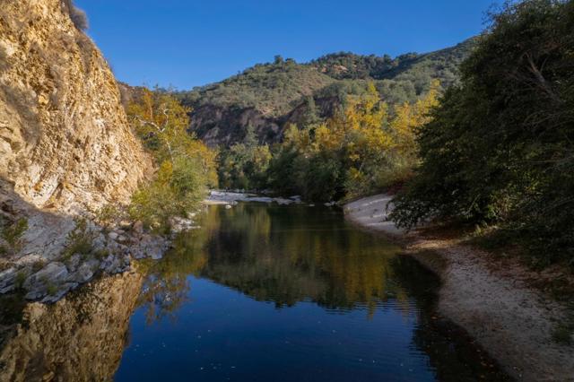 47275 Arroyo Seco Road, Greenfield CA: https://media.crmls.org/mediaz/0549869e-1ea5-48ea-a119-df63c250be08.jpg