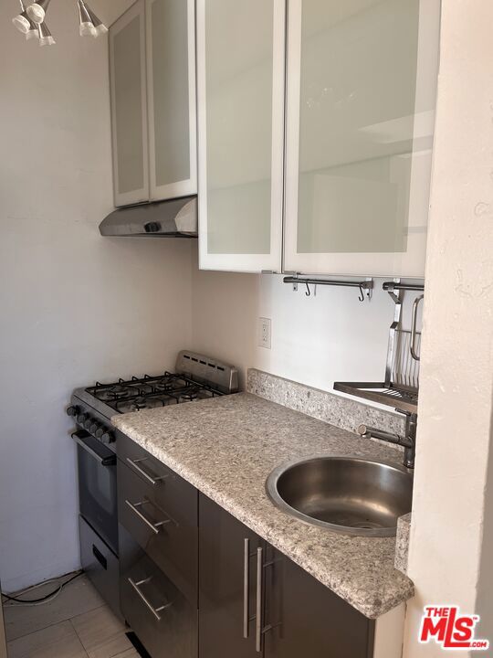 133 S Elm Drive, Beverly Hills CA: https://media.crmls.org/mediaz/054a462e-06ba-48a8-9d19-4d159b8f9de2.jpg