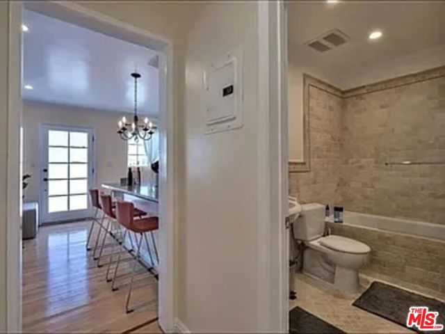 1028 12th Street, Santa Monica CA: https://media.crmls.org/mediaz/054a6e1a-f688-4a6e-9d33-341367400af7.jpg