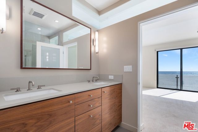 1 Northstar Street, Marina del Rey CA: https://media.crmls.org/mediaz/054a7140-6063-44fd-b942-72c78035fcb2.jpg