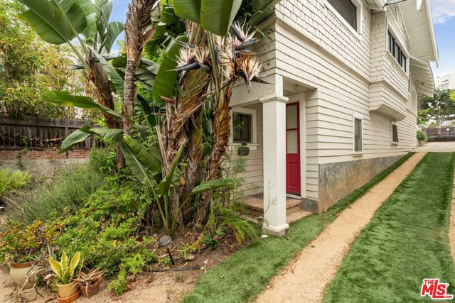 2116 3rd Street, Santa Monica CA: https://media.crmls.org/mediaz/054a8380-aec9-488d-800c-cd3e156fcd25.jpg