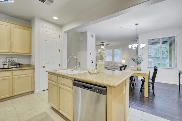 5092 Fioli Loop, San Ramon CA: https://media.crmls.org/mediaz/054a84ad-d501-4909-ad6e-45d228f85015.jpg