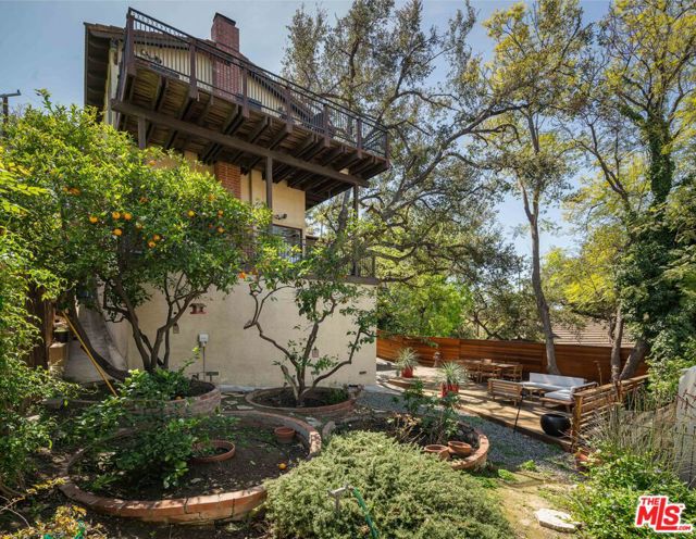 4713 Bedel Street, Woodland Hills CA: https://media.crmls.org/mediaz/054c1145-2edf-43f5-a22f-1accec2c11f2.jpg