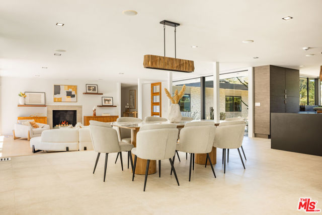9991 Liebe Drive, Beverly Hills CA: https://media.crmls.org/mediaz/054c80d5-f21b-4616-8467-0cdcb6d283d5.jpg