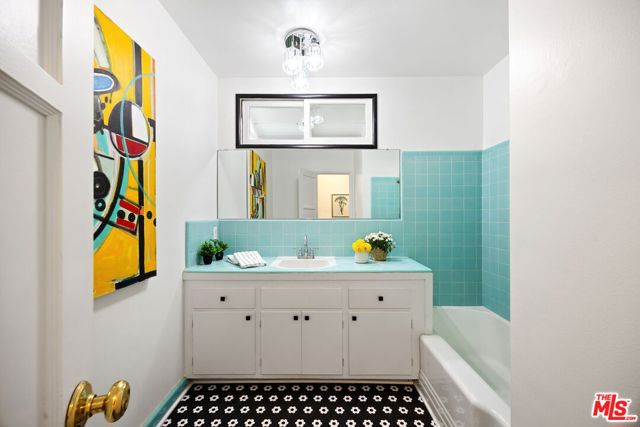 15519 Huston Street, Encino CA: https://media.crmls.org/mediaz/054ca33c-3701-4373-b91f-6566c7a8da0b.jpg