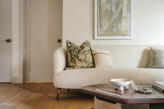 Detail Gallery Image 3 of 17 For 2612 Marathon St #1/4,  Los Angeles,  CA 90026 - 2 Beds | 2 Baths