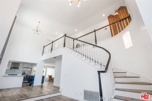 2481 S Bundy Drive, Los Angeles CA: https://media.crmls.org/mediaz/054dc0a8-5af0-454a-97d4-16f44a9b2f4d.jpg