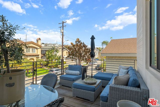 2002 Carnegie Lane, Redondo Beach, California 90278, 5 Bedrooms Bedrooms, ,5 BathroomsBathrooms,Residential,For Sale,Carnegie,25476593