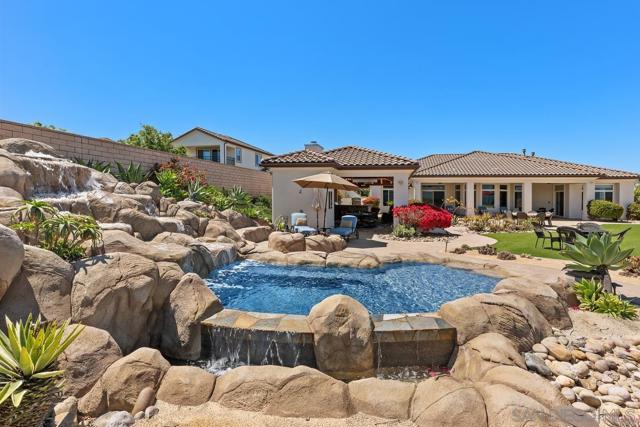 15674 Via Santa Pradera, San Diego CA: https://media.crmls.org/mediaz/054e5368-13a5-4a12-b1b6-298f2f267bdc.jpg