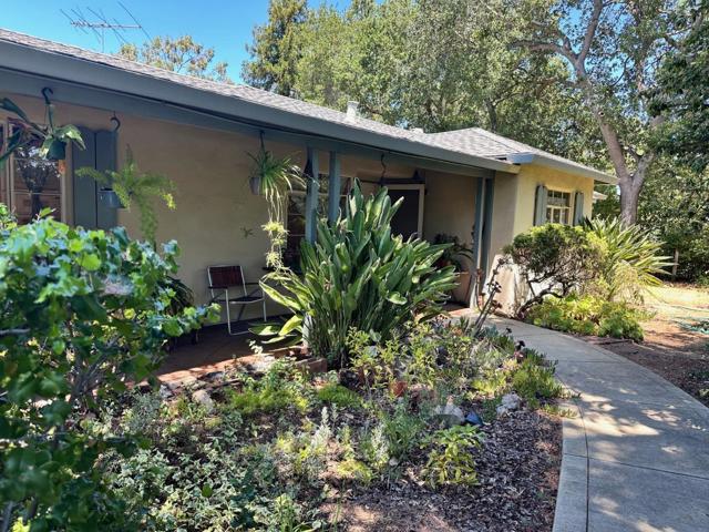 399 Hawthorne Avenue, Los Altos CA: https://media.crmls.org/mediaz/054e90a2-e23b-4482-99be-1bffdd10e74c.jpg