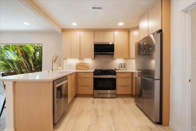 Detail Gallery Image 8 of 20 For 2328 Myrtle Ave, San Diego,  CA 92104 - 2 Beds | 1 Baths