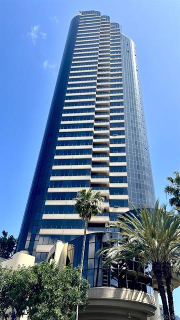 100 Harbor Dr, San Diego CA: https://media.crmls.org/mediaz/054edec2-f34c-4d61-9ffc-0040a2be7867.jpg